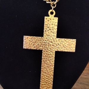 Gold tone cross endsnt and chain